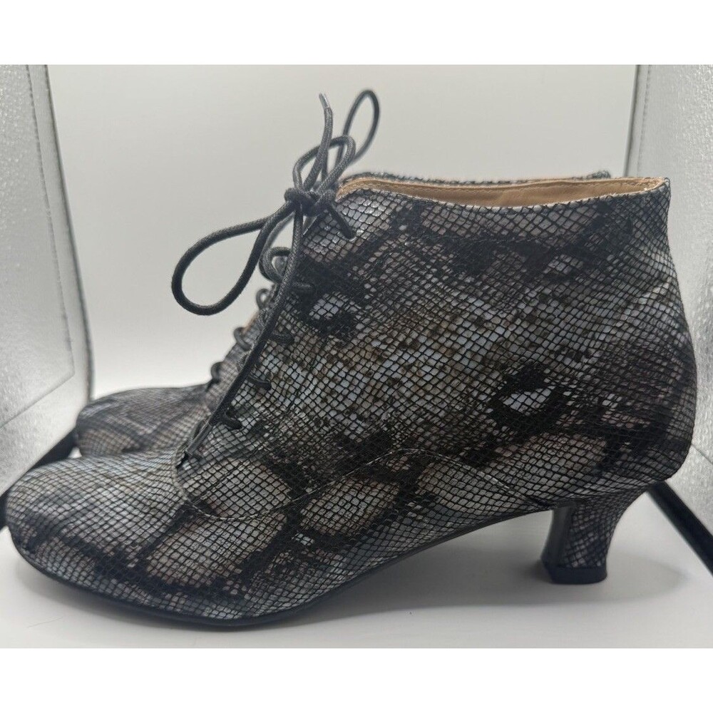 Array Snake print Leather Victorian  lace-up silhouete Ankle Heel Boot Size 9